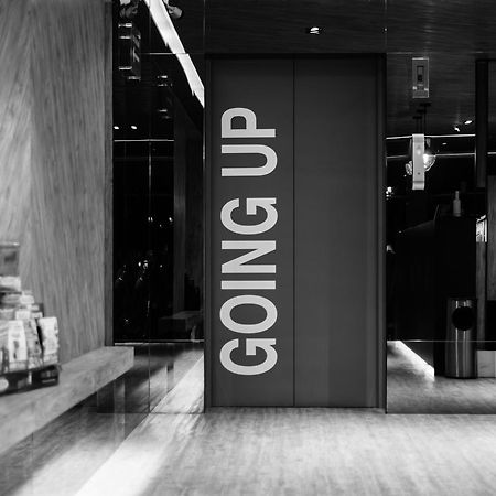 Suites Contempo Мехико Экстерьер фото The elevator at the entrance of the building