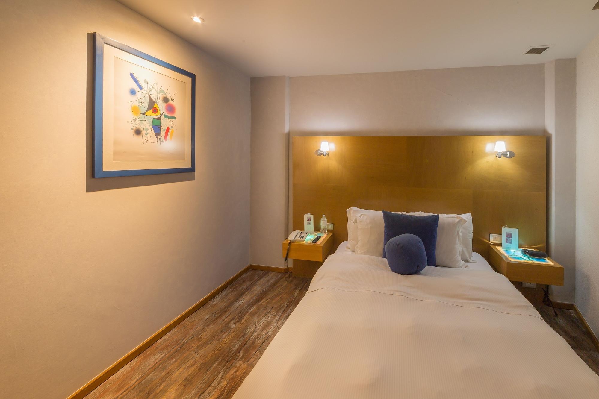 Suites Contempo Мехико Экстерьер фото A room at the hotel