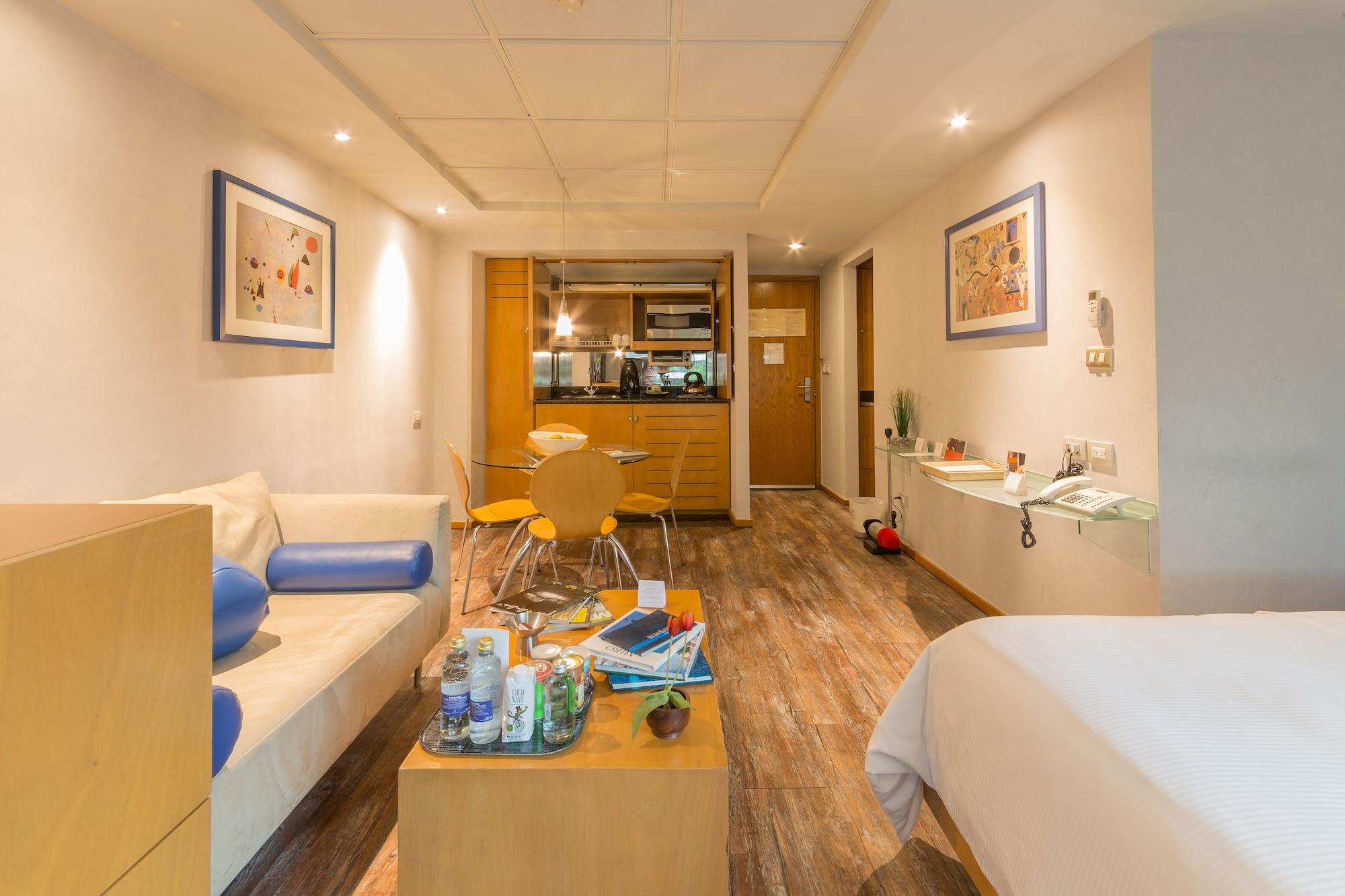 Suites Contempo Мехико Экстерьер фото A typical studio apartment