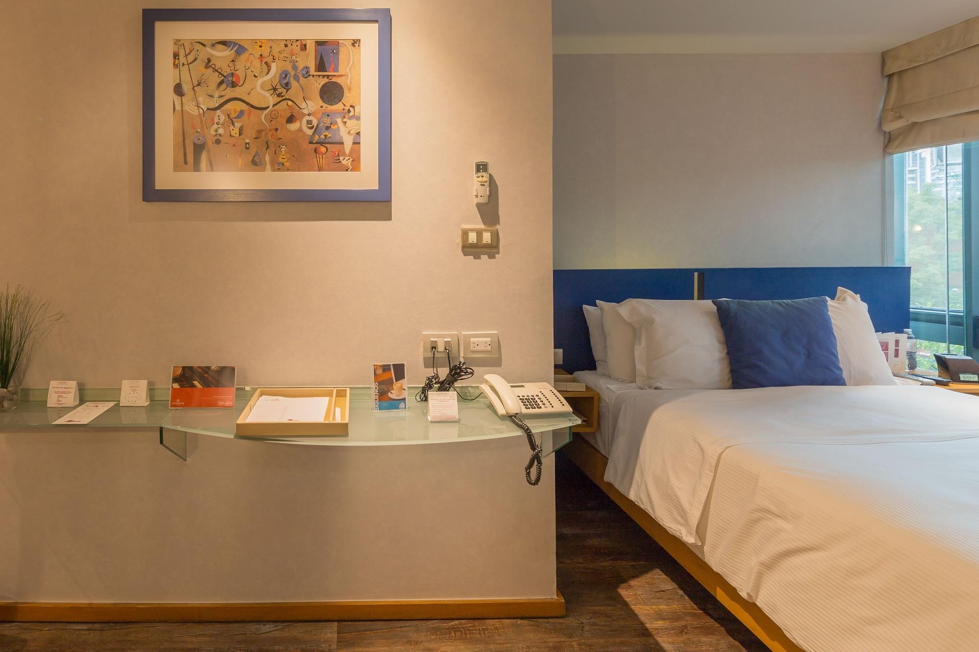 Suites Contempo Мехико Экстерьер фото A room at the hotel