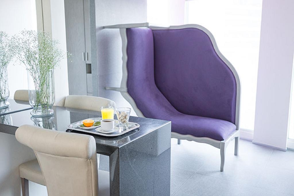 Suites Contempo Мехико Экстерьер фото The "L" shaped chair