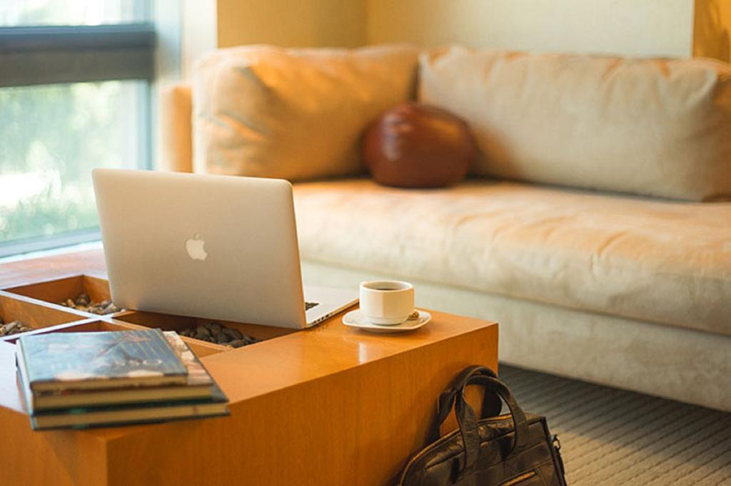 Suites Contempo Мехико Экстерьер фото A laptop computer