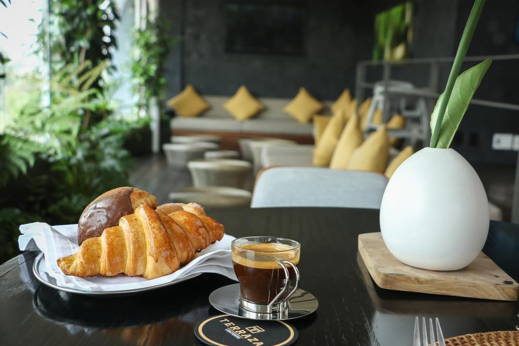 Suites Contempo Мехико Экстерьер фото Croissants and coffee