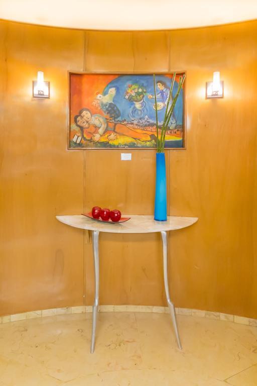 Suites Contempo Мехико Экстерьер фото A console table