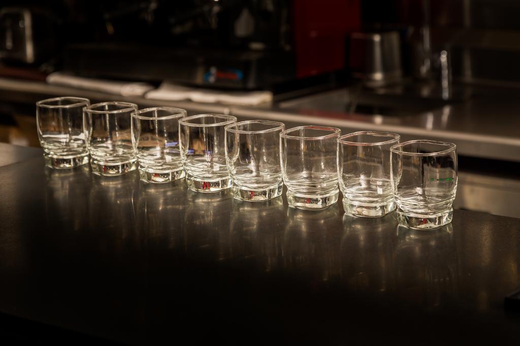 Suites Contempo Мехико Экстерьер фото A row of shot glasses