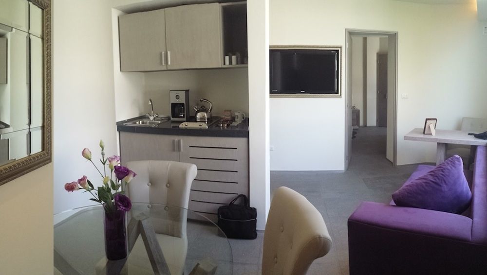 Suites Contempo Мехико Экстерьер фото A typical studio apartment