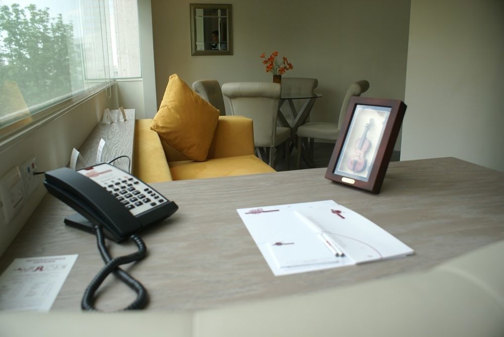 Suites Contempo Мехико Экстерьер фото A desktop video phone